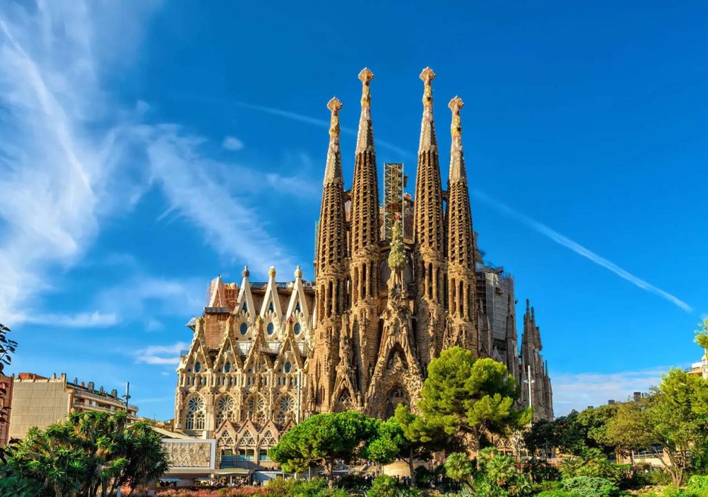 Cultural Etiquette in Barcelona: Dos and Don’ts for Tourists